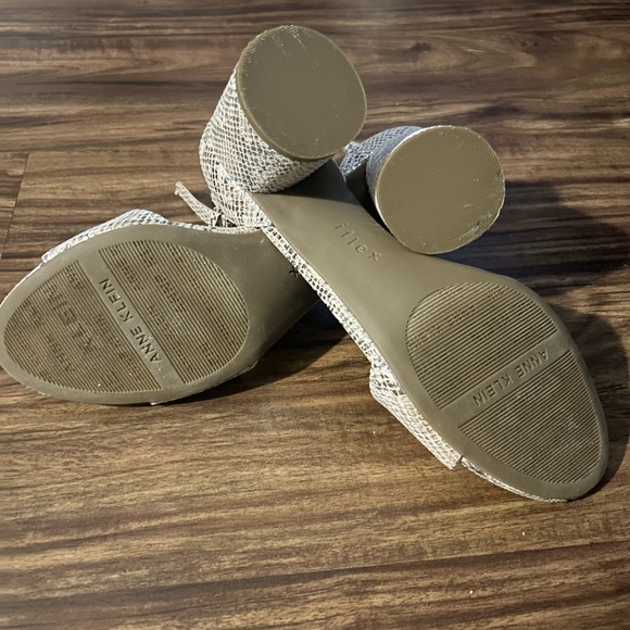 Adorable open toe Anne Klein snakeskin shoes! Easy to pair with your faves! - Picture 3 of 4